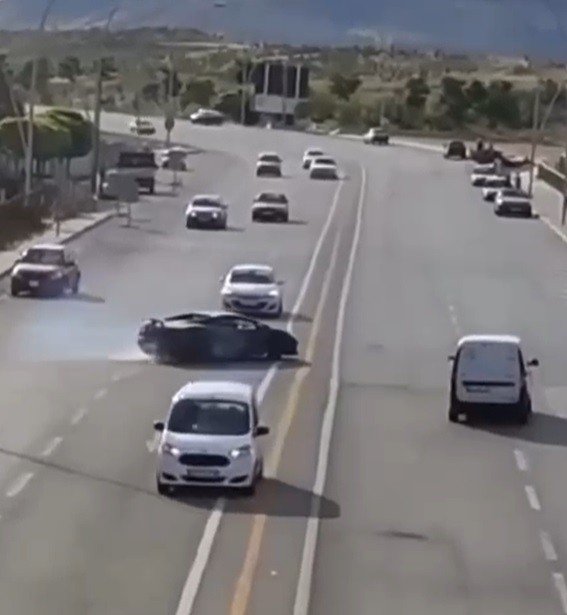 Lüks Otomobille Drift Terörü Kamerada