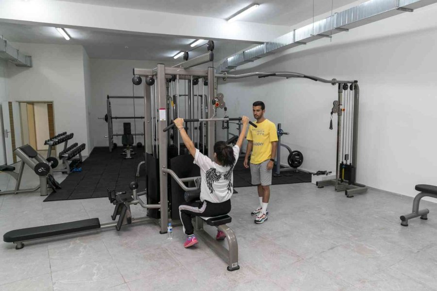 Özel Bireyler, Fitness Salonunda Spor Yapıyor