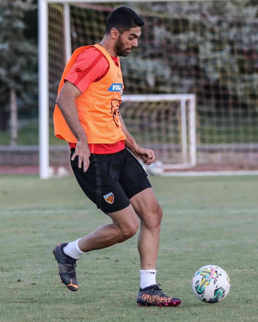 Kayserispor, Ali Karimi’nin Lisansını Çıkardı