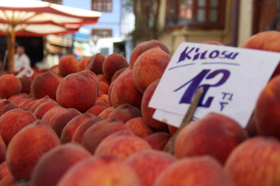 Eskişehir Pazarında Şeftali Pek Talep Görmüyor