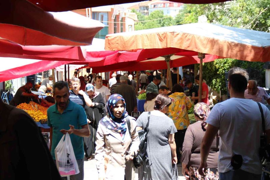 Eskişehir Pazarında Şeftali Pek Talep Görmüyor