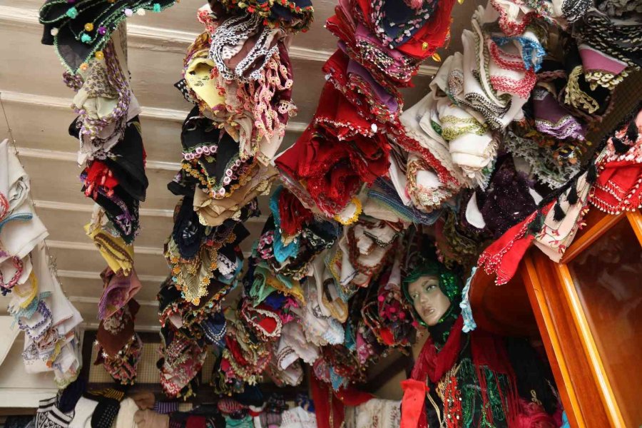 Asırlık Ürünler Nadirliğiyle Dikkat Çekiyor