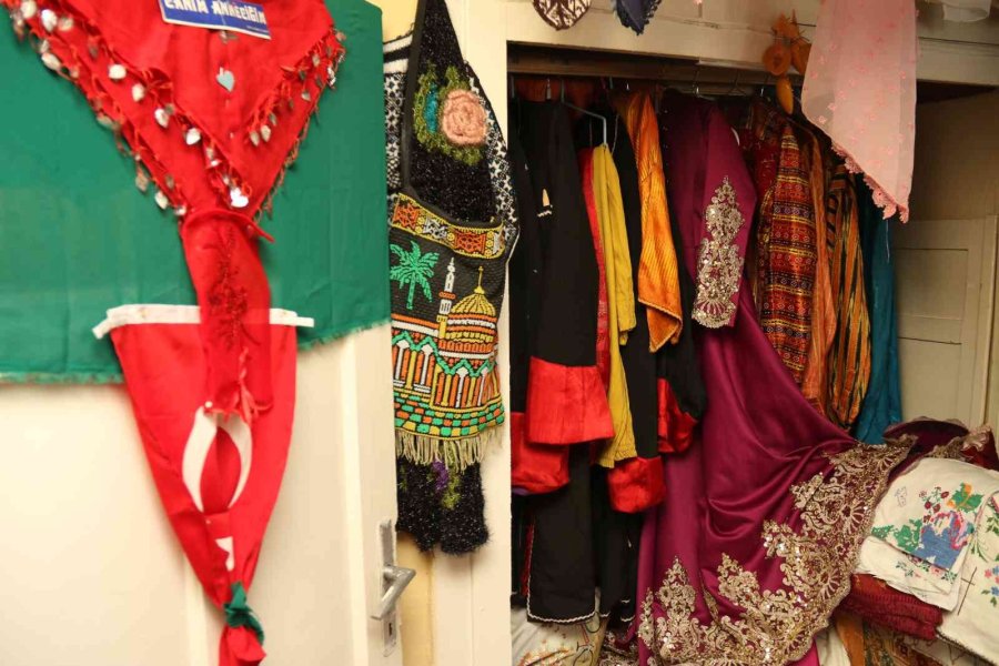 Asırlık Ürünler Nadirliğiyle Dikkat Çekiyor