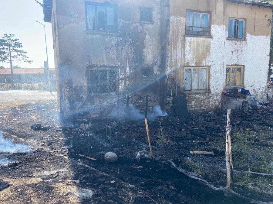 Konya’da Otluk Alandaki Yangın Eve Sıçradı