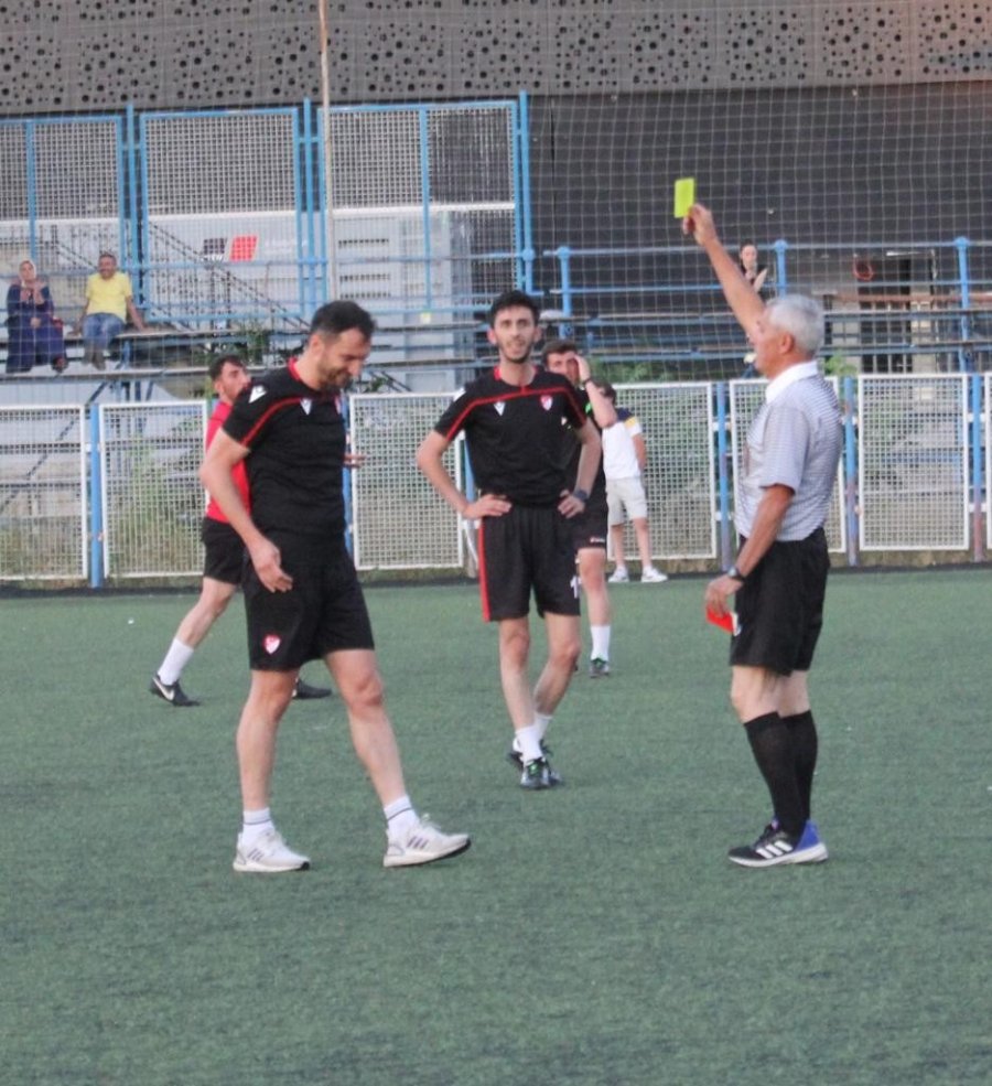 Abdulkadir Bitigen, Babasından Sarı Kart Gördü