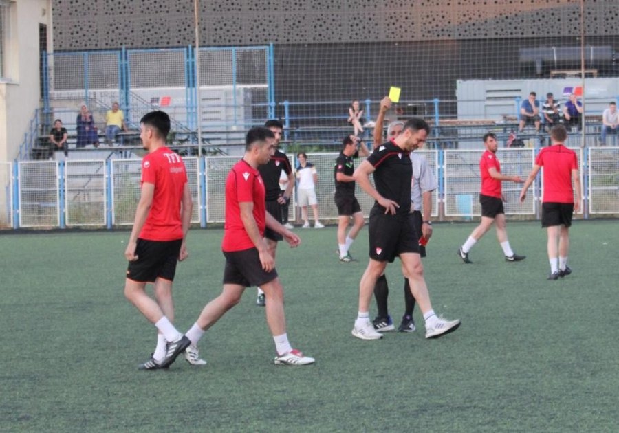 Abdulkadir Bitigen, Babasından Sarı Kart Gördü