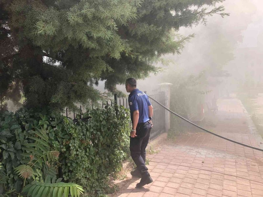 Karaman İl Sağlık Müdürlüğü Bahçesinde Korkutan Yangın