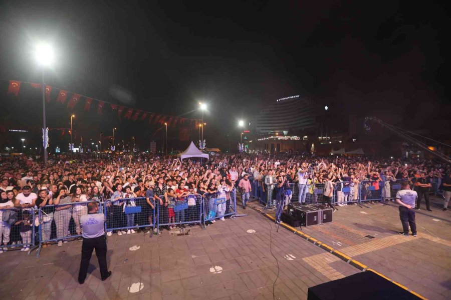 Büyükşehir Konserlerine Yoğun İlgi