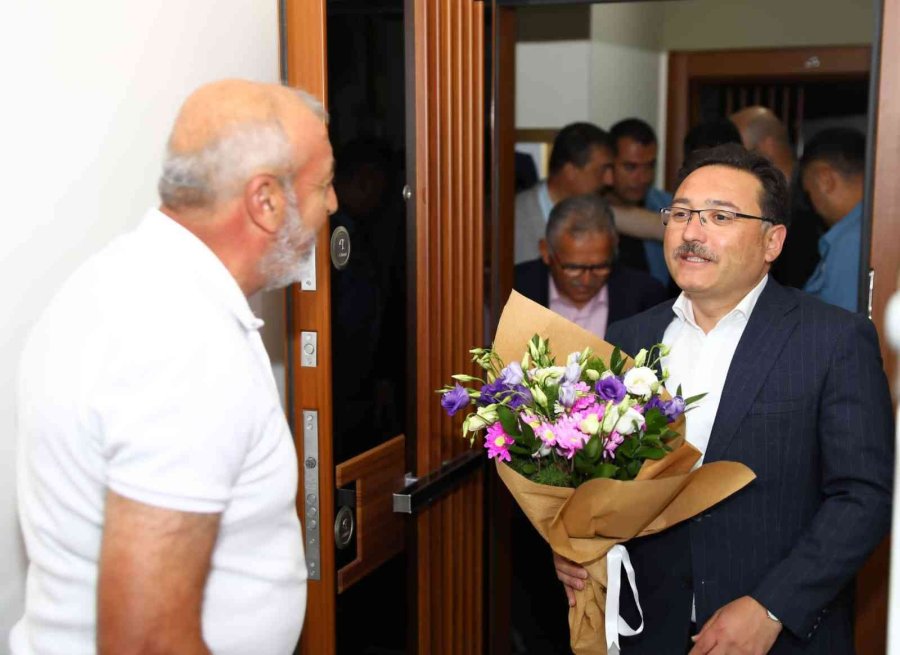 Vali Çiçek 15 Temmuz Şehitlerinin Kabirlerini Ziyaret Etti