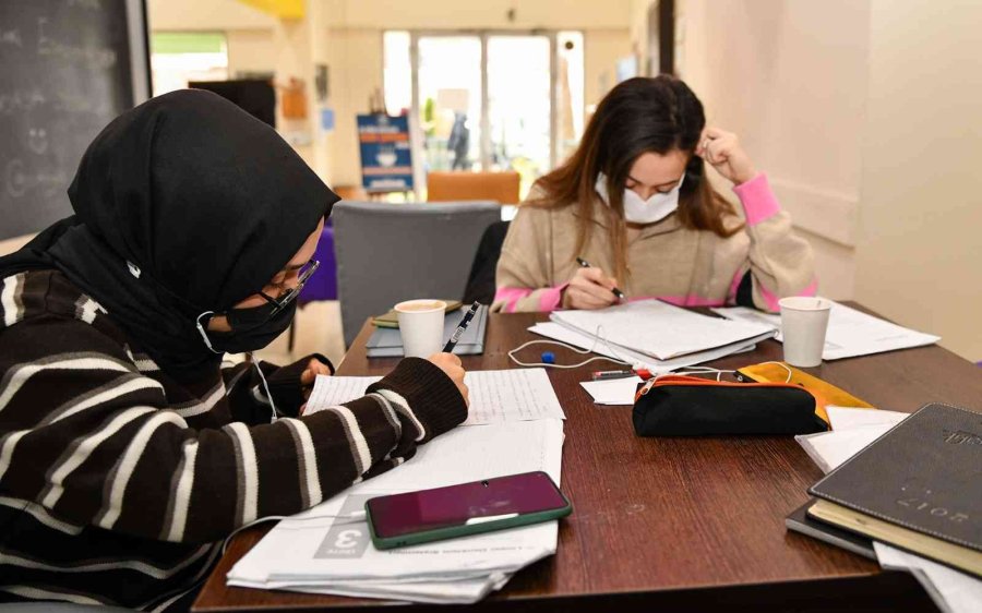 Yaz Dönemi Eğitimlerine 815 Genç Kayıt Oldu