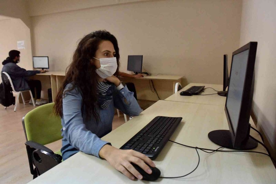 Yaz Dönemi Eğitimlerine 815 Genç Kayıt Oldu