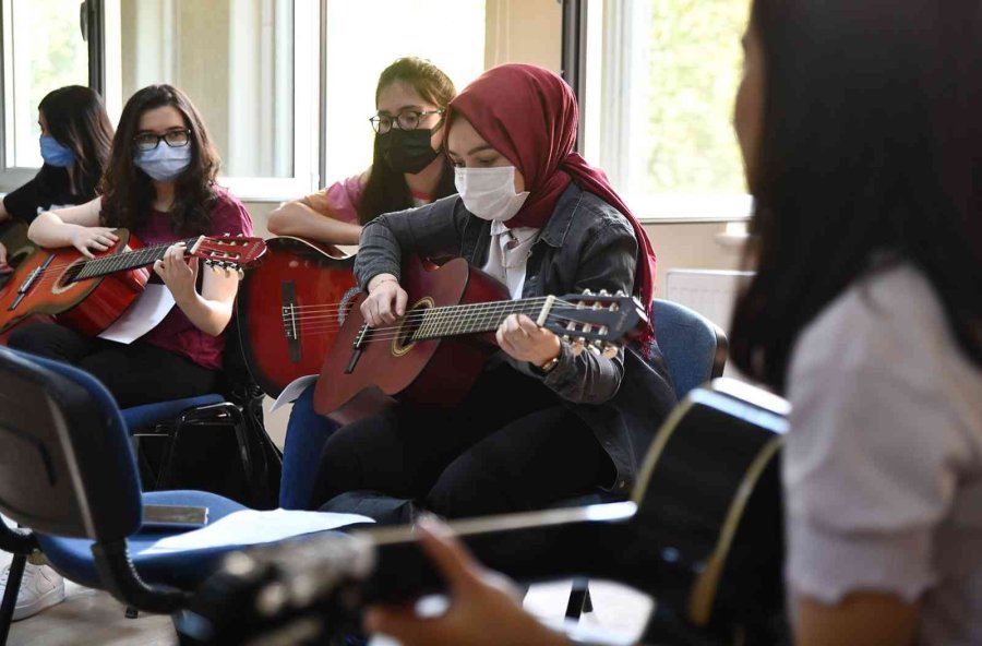 Yaz Dönemi Eğitimlerine 815 Genç Kayıt Oldu