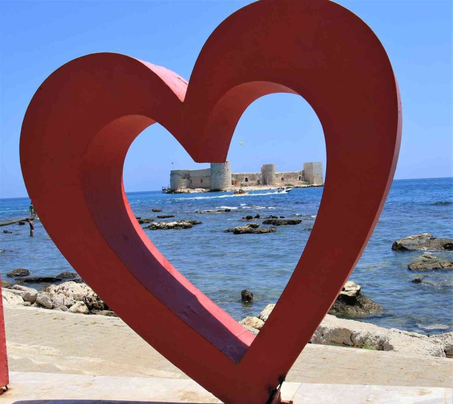 Sıcaktan Kaçan Soluğu Denizde Aldı