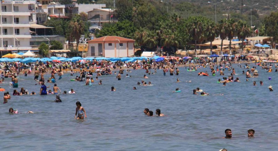 Sıcaktan Kaçan Soluğu Denizde Aldı