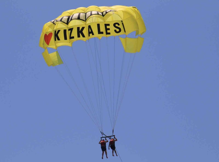 Sıcaktan Kaçan Soluğu Denizde Aldı