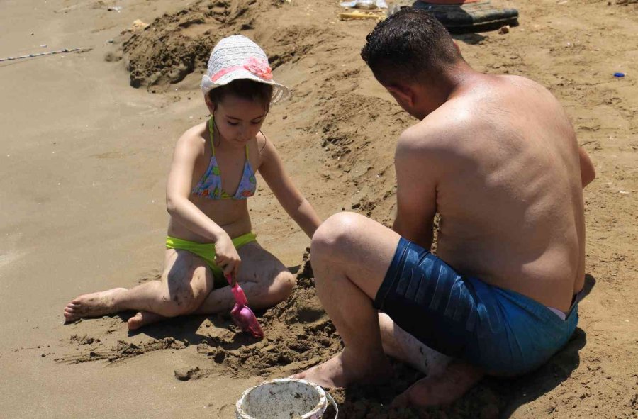 Sıcaktan Kaçan Soluğu Denizde Aldı