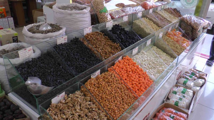 Çarşıda ’gurbetçi’ Yoğunluğu