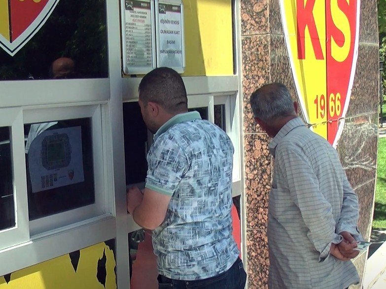 Kayserispor Taraftarı, Kombine Kartlarını Alıyor