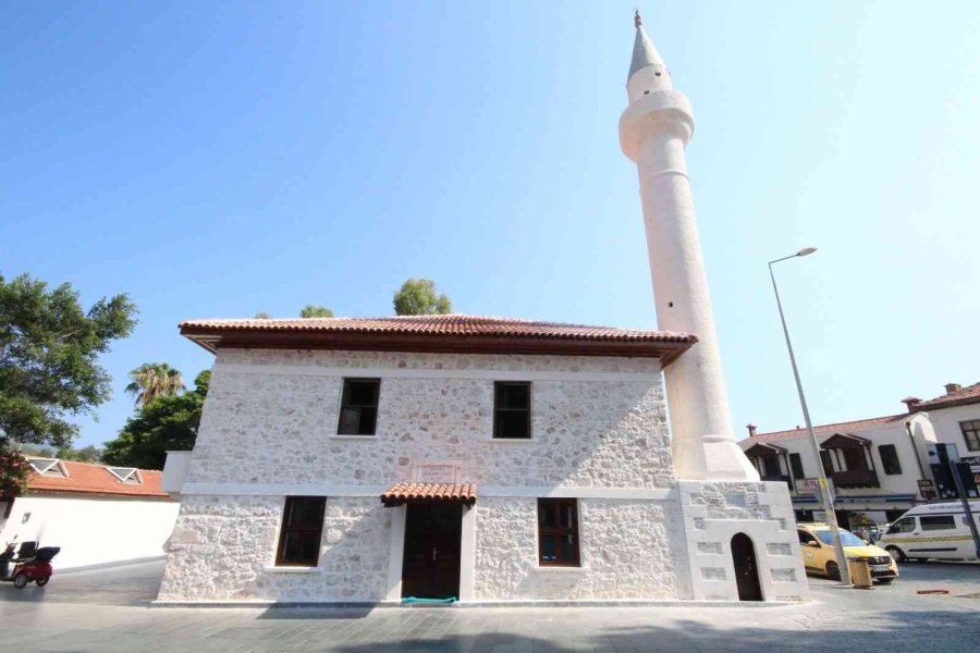 Kaş’ta Restorasyonu Biten Süleyman Çavuş Camii İbadete Açıldı