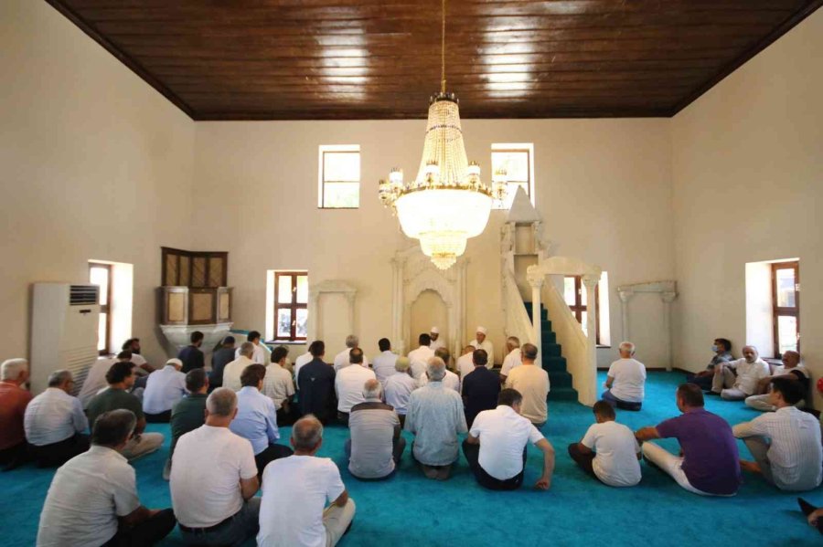 Kaş’ta Restorasyonu Biten Süleyman Çavuş Camii İbadete Açıldı