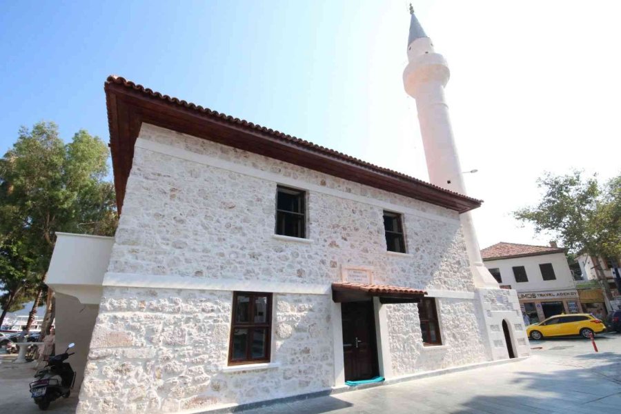 Kaş’ta Restorasyonu Biten Süleyman Çavuş Camii İbadete Açıldı