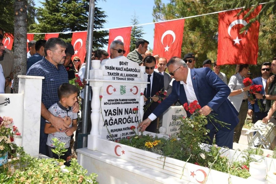 15 Temmuz Şehitleri Mezarları Başında Anıldı