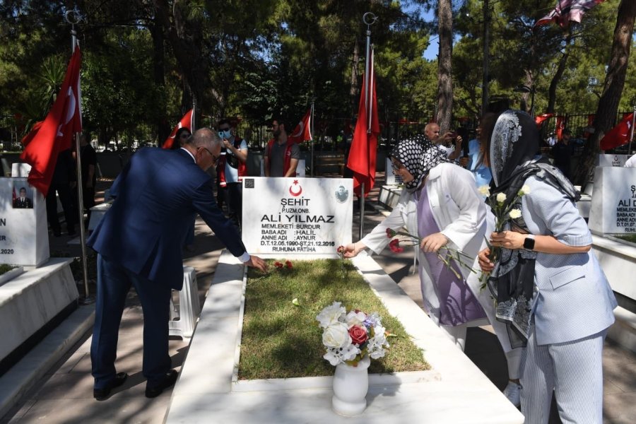 15 Temmuz Şehitleri Mezarları Başında Anıldı