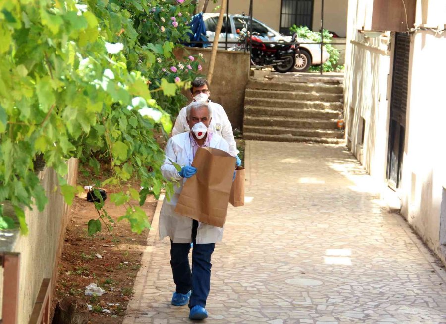 Evinde Ölü Bulundu, Odasında Pet Şişe İçinde Ev Yapımı Alkol Bulundu