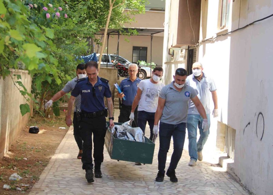Evinde Ölü Bulundu, Odasında Pet Şişe İçinde Ev Yapımı Alkol Bulundu