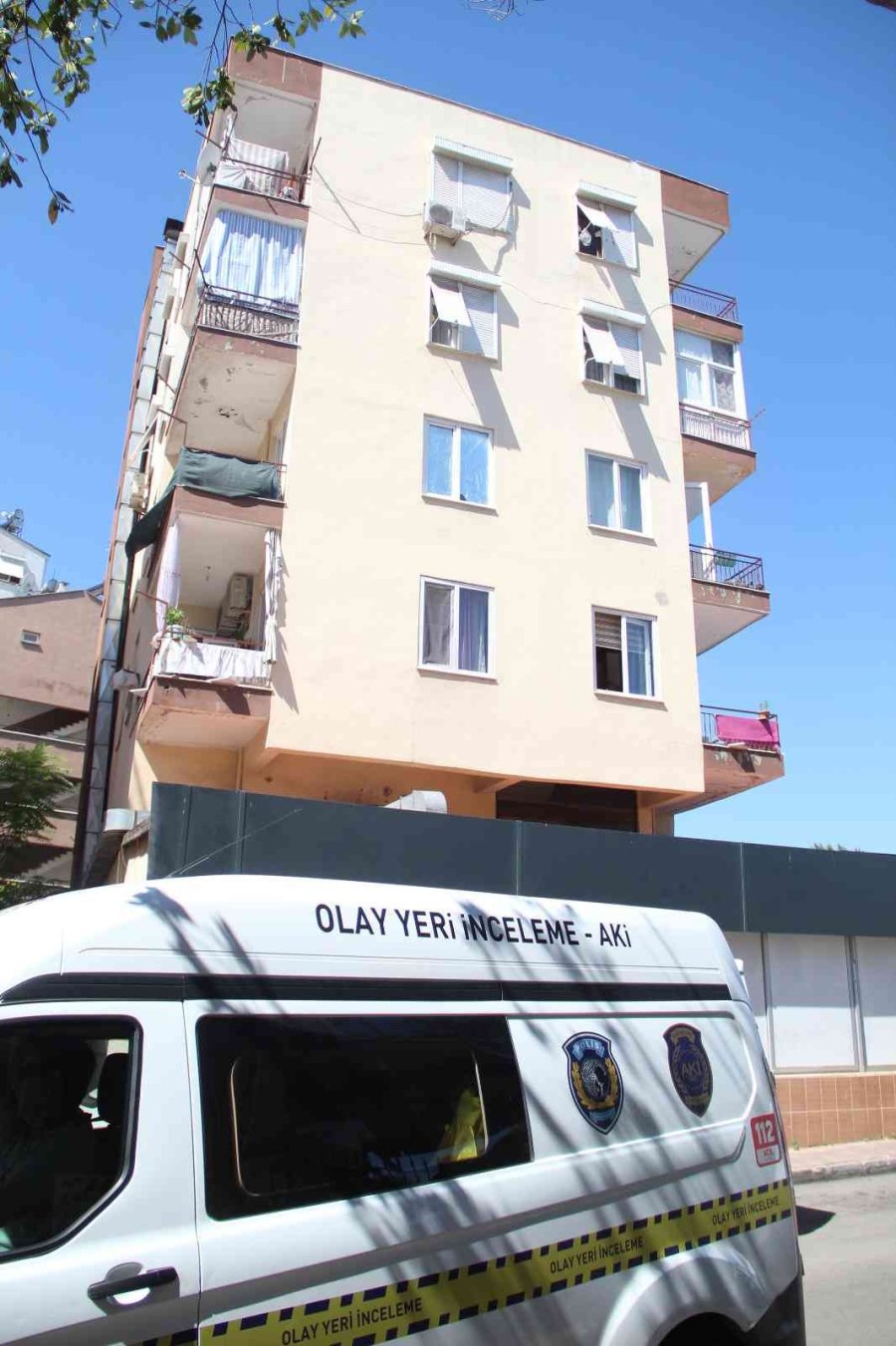 Evinde Ölü Bulundu, Odasında Pet Şişe İçinde Ev Yapımı Alkol Bulundu