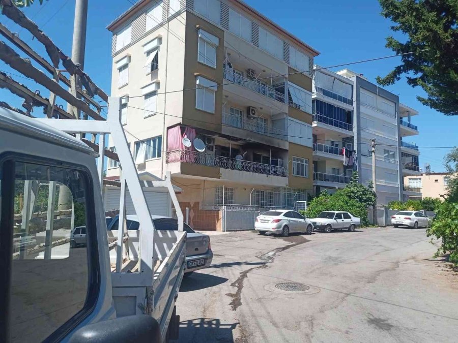 Yangında Mahsur Kalan 3 Çocuk İtfaiye Ekipleri Tarafından Kurtarıldı