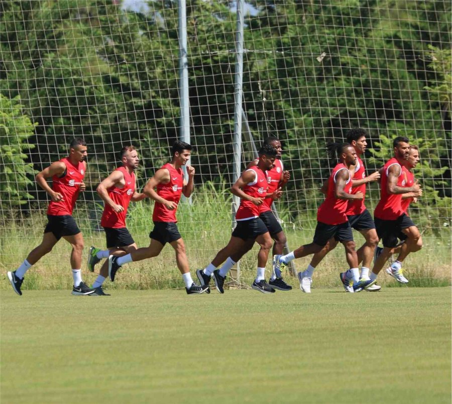 Antalyaspor, Hazırlıklarına Tesislerinde Devam Etti