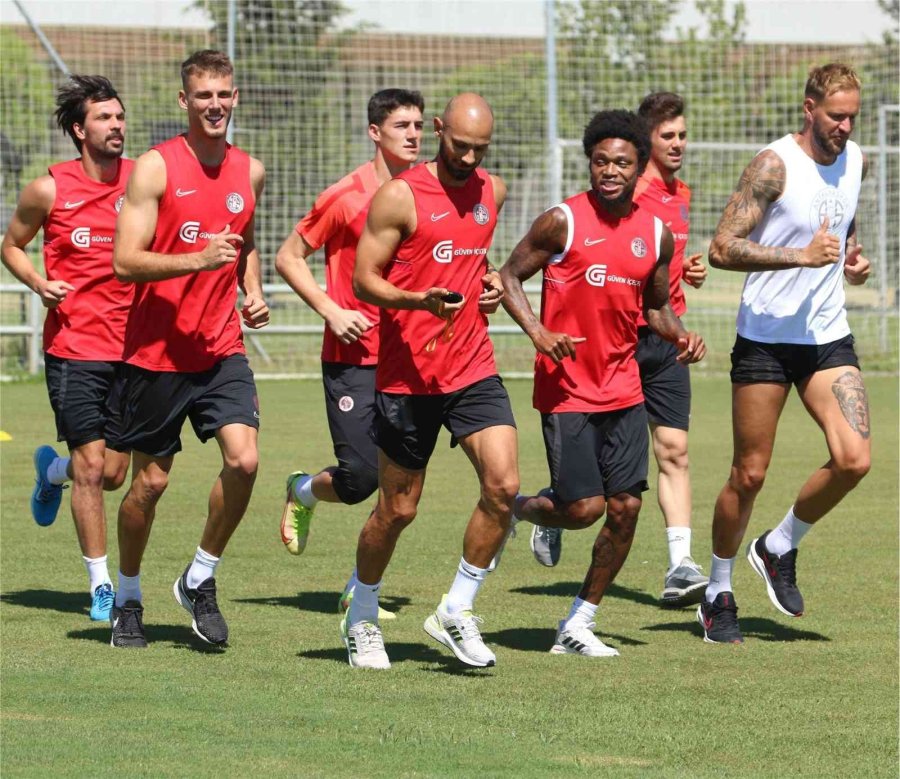 Antalyaspor, Hazırlıklarına Tesislerinde Devam Etti