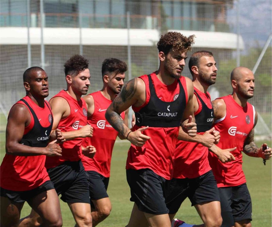 Antalyaspor, Hazırlıklarına Tesislerinde Devam Etti