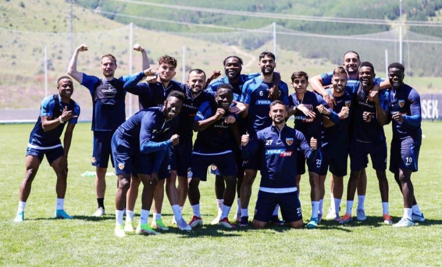 Kayserispor Kaptanı İlhan Parlak: "kulübü Sıkıntıya İtecek Transfer Yapılmasına Karşıyım"