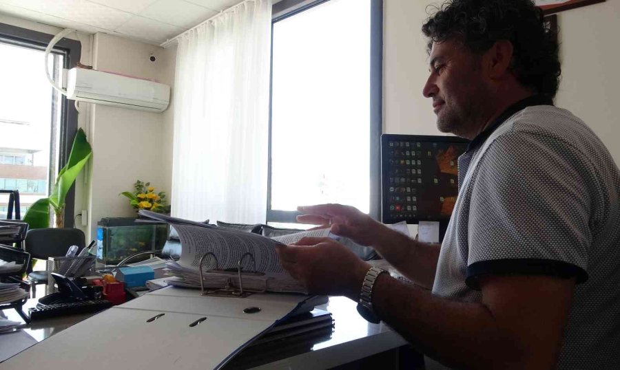 Kuş Yuva Yaptı, Bu Sıcakta Klimadan Vazgeçti