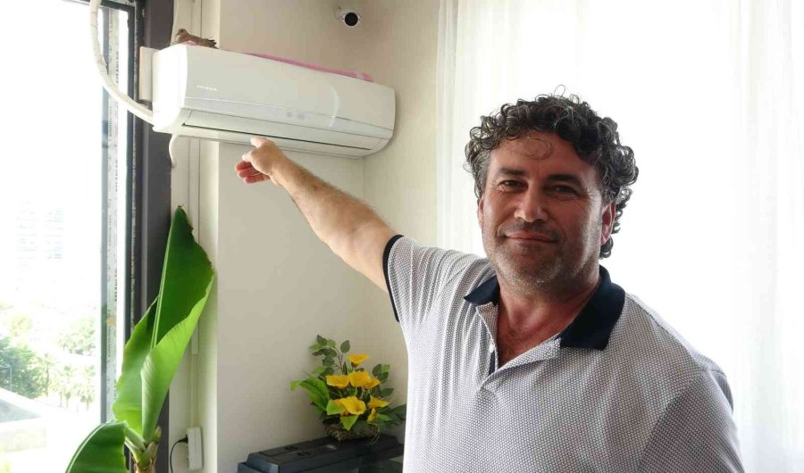 Kuş Yuva Yaptı, Bu Sıcakta Klimadan Vazgeçti