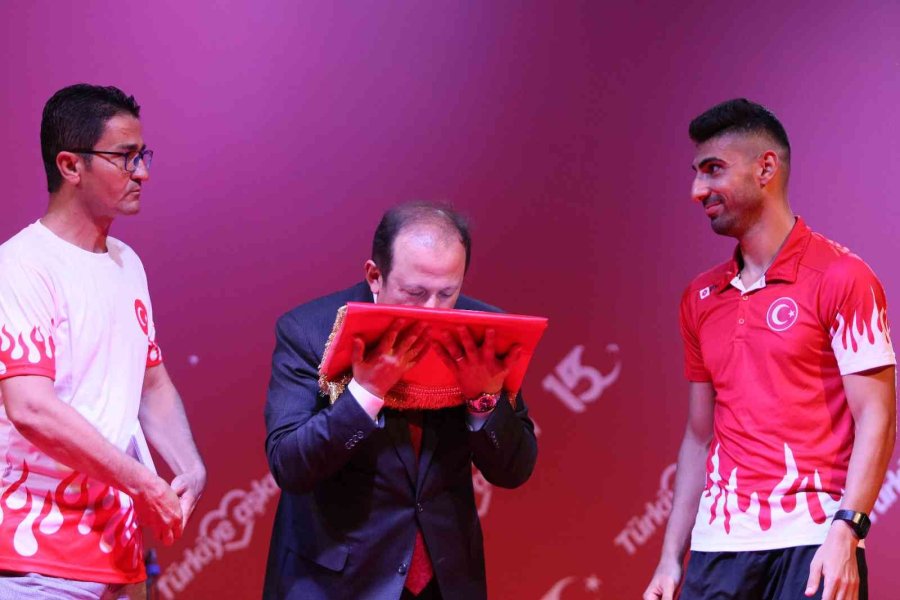 Mersinliler, 15 Temmuz’un Yıl Dönümünde Meydanlara Akın Etti