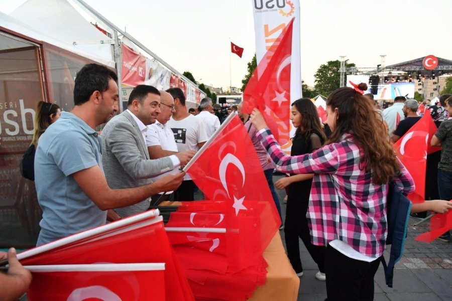 İş Dünyası ’türkiye Aşkına’ Yürüdü