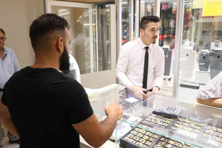 Döviz Piyasasındaki Hareketlilik Gurbetçiyi Altın Yatırımına Yöneltti