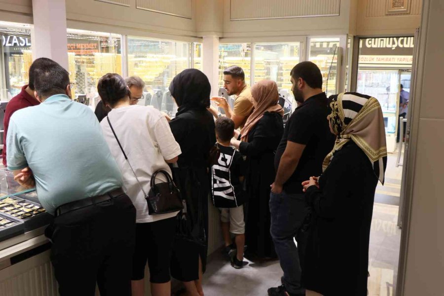 Döviz Piyasasındaki Hareketlilik Gurbetçiyi Altın Yatırımına Yöneltti