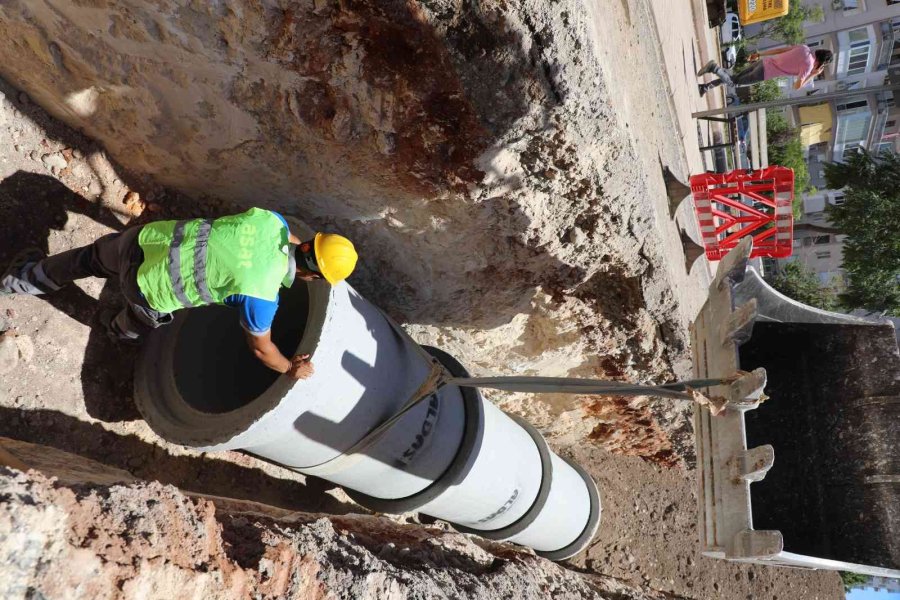 Molla Yusuf Mahallesi’ne Yağmur Suyu Hattı Döşeniyor