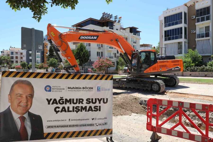 Molla Yusuf Mahallesi’ne Yağmur Suyu Hattı Döşeniyor