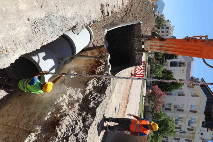 Molla Yusuf Mahallesi’ne Yağmur Suyu Hattı Döşeniyor