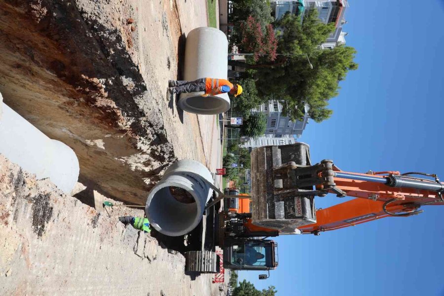 Molla Yusuf Mahallesi’ne Yağmur Suyu Hattı Döşeniyor