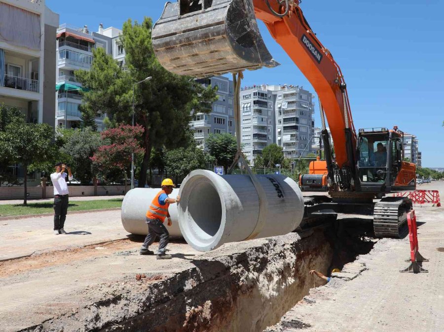 Molla Yusuf Mahallesi’ne Yağmur Suyu Hattı Döşeniyor