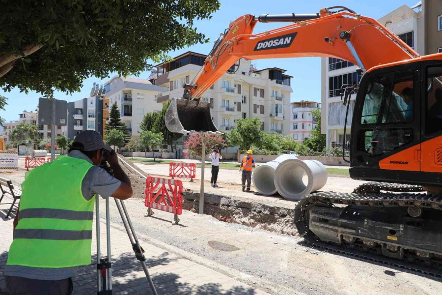 Molla Yusuf Mahallesi’ne Yağmur Suyu Hattı Döşeniyor