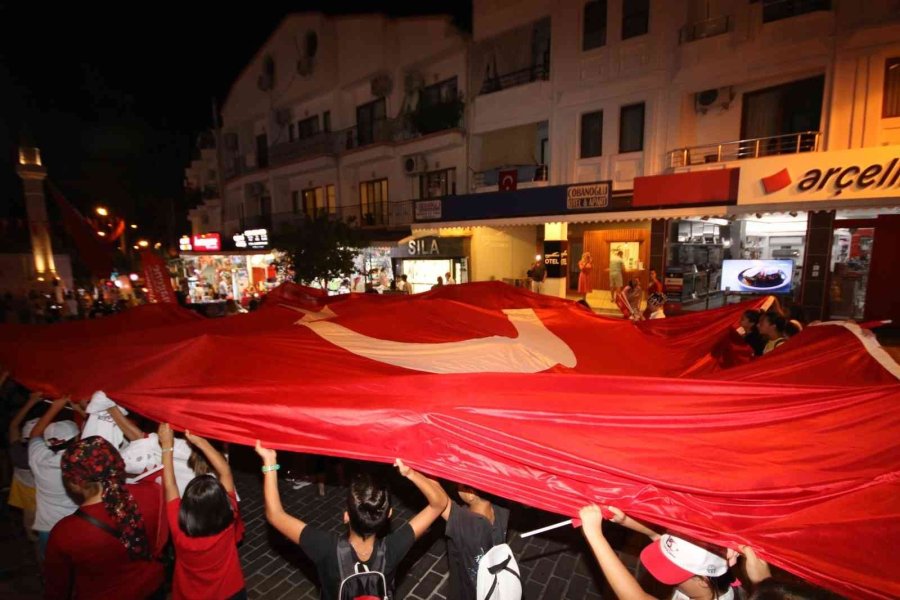 Kaş’ta 15 Temmuz Demokrasi Ve Milli Birlik Günü Kutlandı