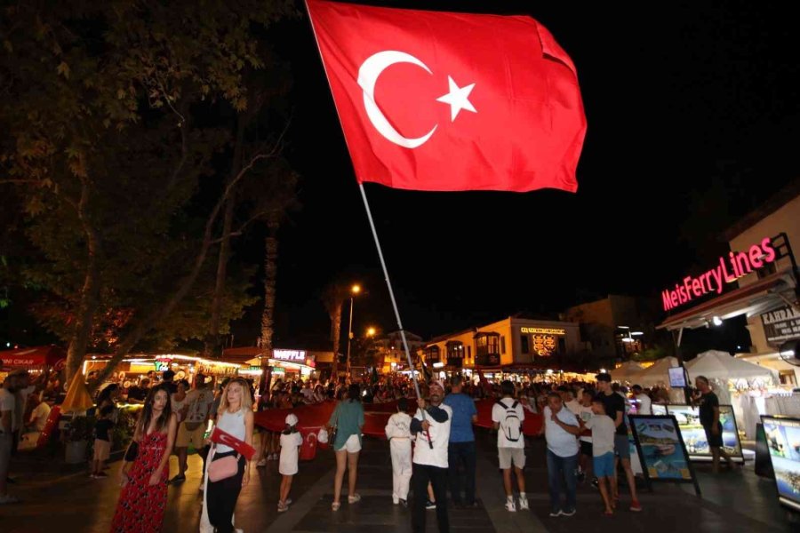 Kaş’ta 15 Temmuz Demokrasi Ve Milli Birlik Günü Kutlandı