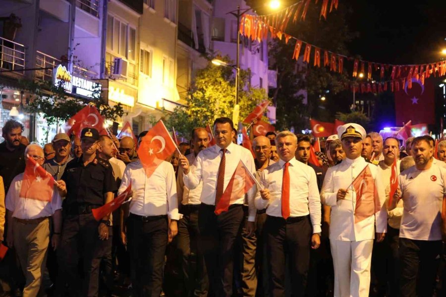 Kaş’ta 15 Temmuz Demokrasi Ve Milli Birlik Günü Kutlandı